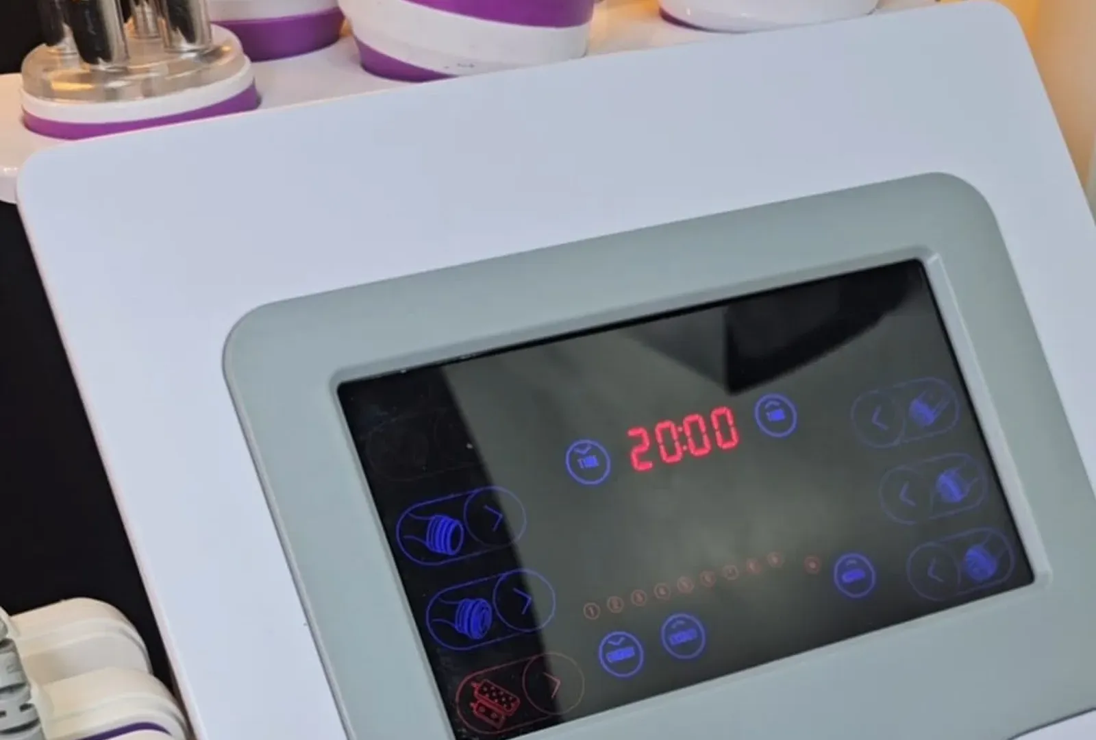 The ultrasonic cavitation and radio frequency machine used for non-surgical body sculpting at Wumi Body & Face Studio, Dartford