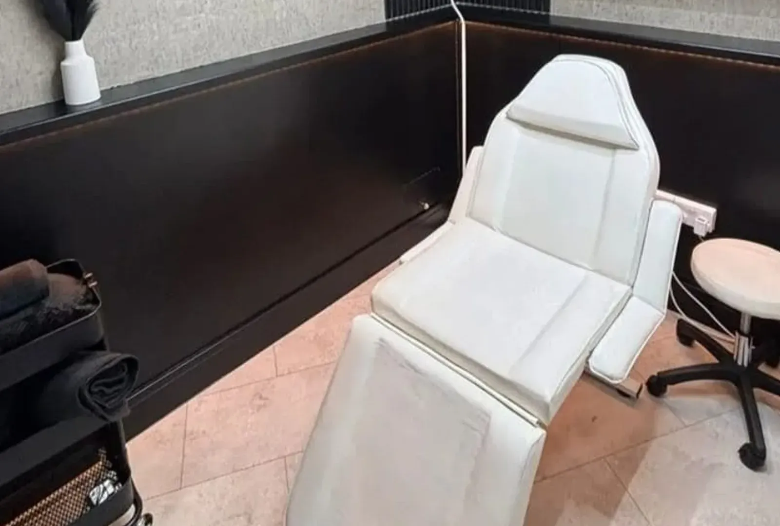 The face treatment chair at Wumi Body & Face Studio, Dartford, where face sculpting is carried out