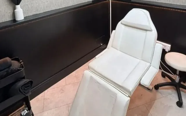 The face treatment chair at Wumi Body & Face Studio, Dartford, where face sculpting is carried out